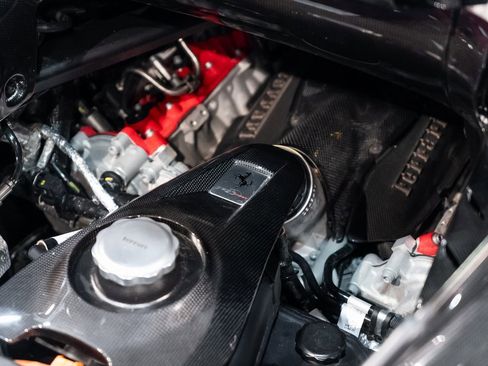 Used 2025 Ferrari SF90 Spider image 20