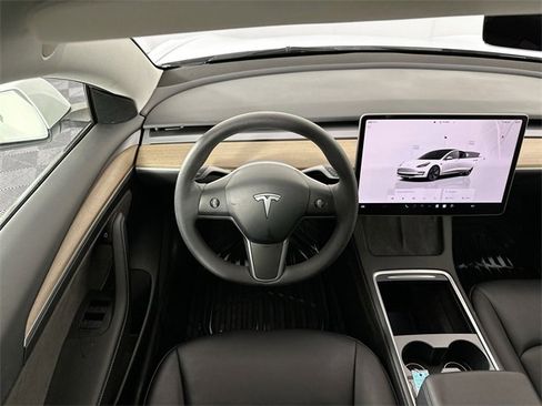 Used 2023 Tesla Model 3 Standard Range image 11