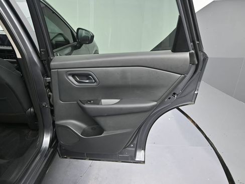 Used 2026 Nissan Rogue S FWD image 9