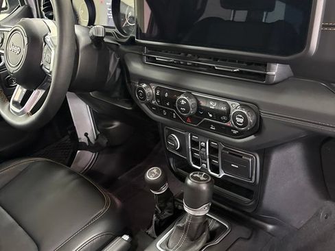 Used 2024 Jeep Wrangler Unlimited Sahara AWD/4WD image 24