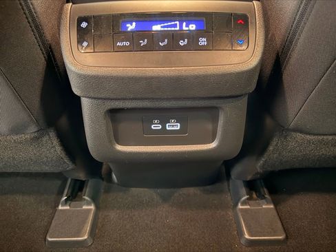 Used 2023 Nissan Pathfinder SV image 30