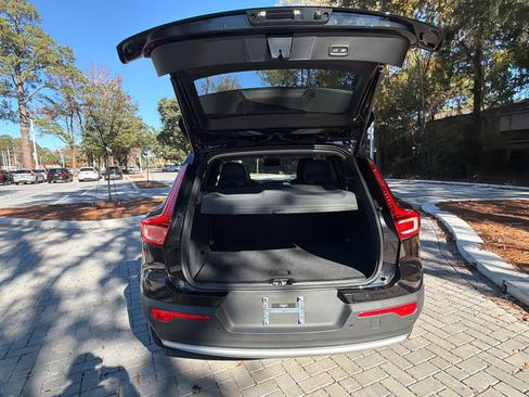Certified 2025 Volvo XC40 B5 Plus image 24