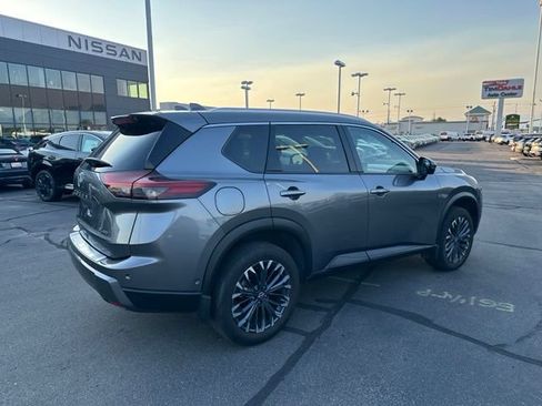 Used 2025 Nissan Rogue SL w/ Tech Package AWD/4WD image 12