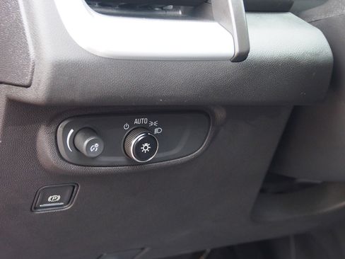 Used 2023 GMC Terrain SLE w/ Driver Convenience Package image 20