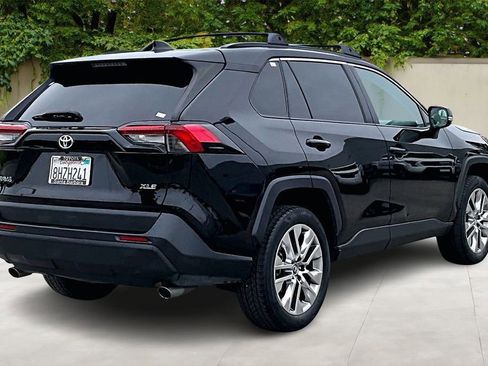 Used 2019 Toyota RAV4 XLE Premium w/ All Weather Liner Package image 5