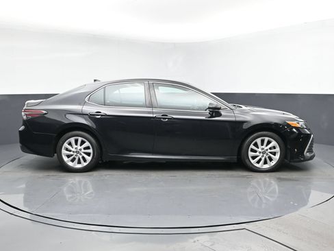 Used 2021 Toyota Camry LE FWD image 3