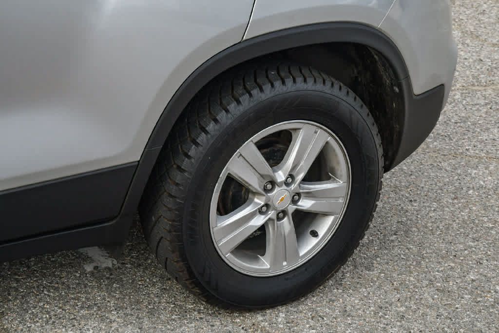 Used 2019 Chevrolet Trax LT w/ LT Convenience Package FWD image 12