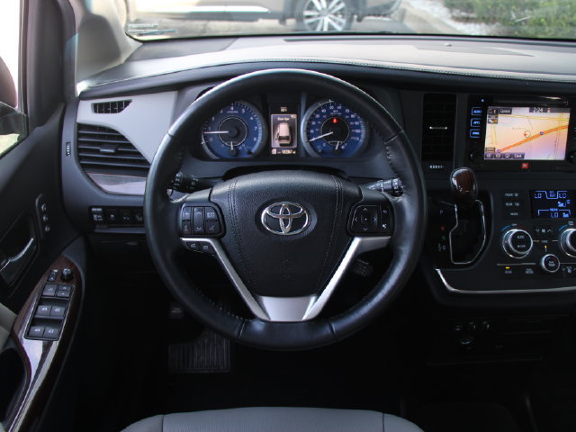 Used 2015 Toyota Sienna Limited Premium FWD image 16