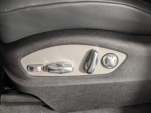 New 2026 Porsche Macan AWD/4WD image 28