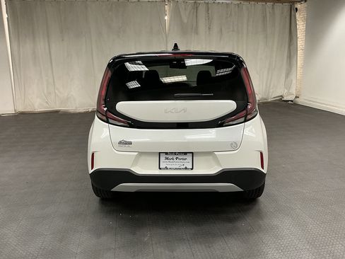 Used 2024 Kia Soul LX w/ Option Group 015 FWD image 4