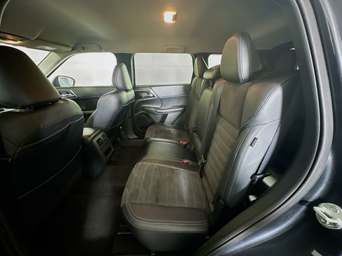 Used 2024 Mitsubishi Outlander SE image 29