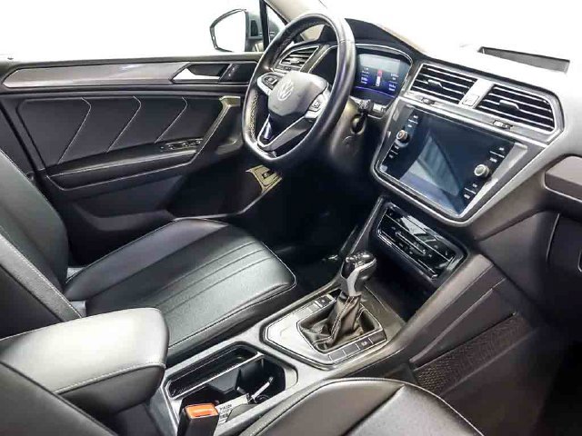 Used 2024 Volkswagen Tiguan SE FWD image 33