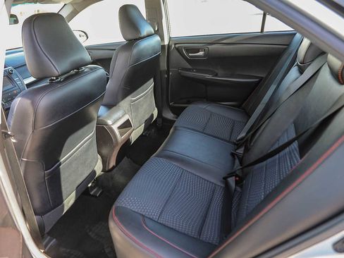 Used 2015 Toyota Camry SE image 18