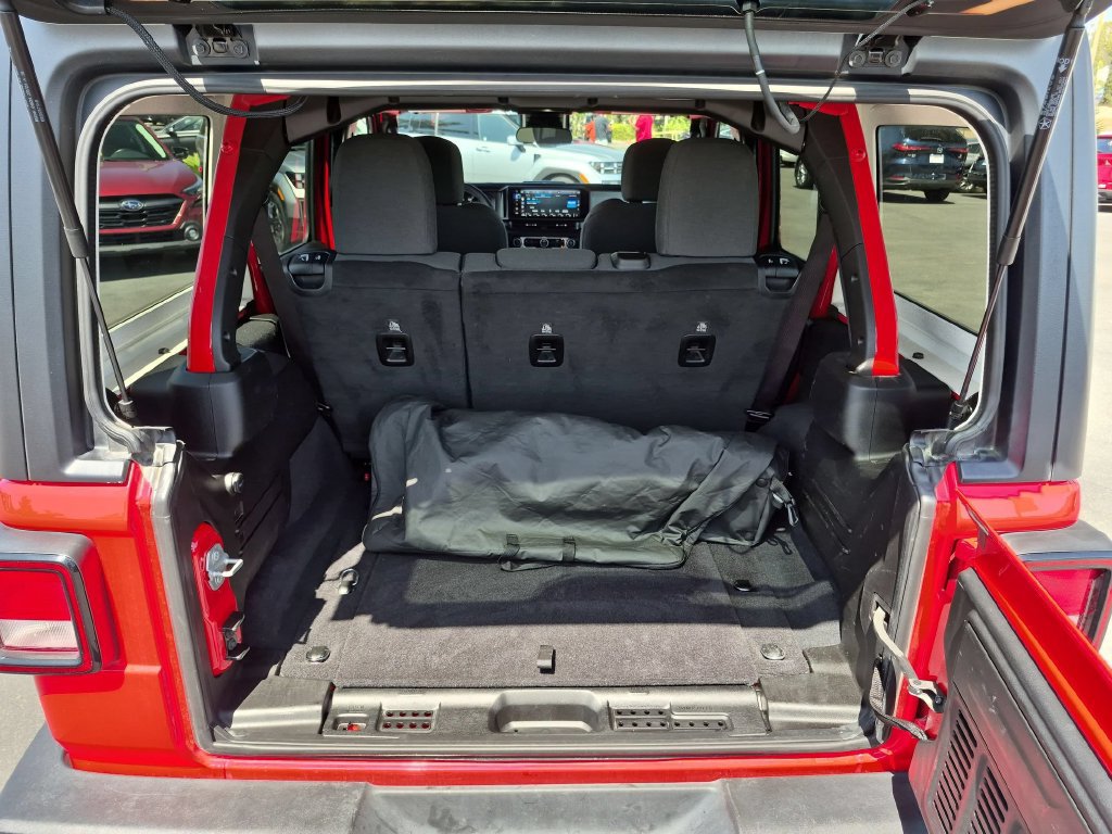 Used 2025 Jeep Wrangler Unlimited Sport AWD/4WD image 29