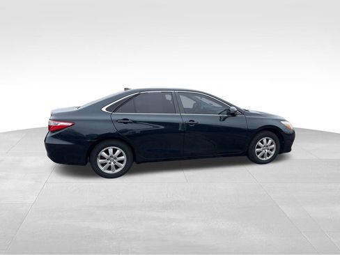 Used 2016 Toyota Camry LE image 7