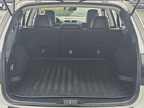 Used 2018 Subaru Outback 2.5i Limited image 12