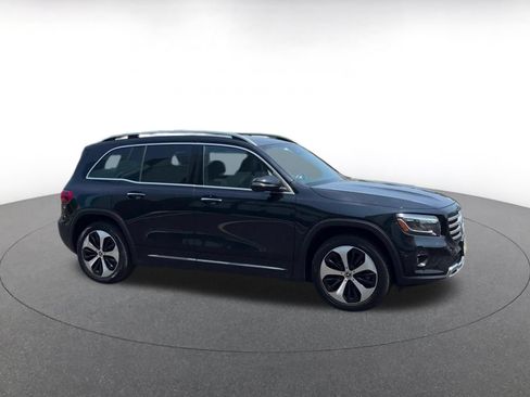 Used 2025 Mercedes-Benz GLB 250 image 2