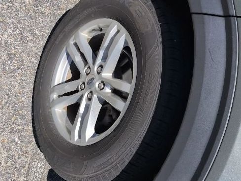 Used 2020 Ford Explorer XLT RWD image 9