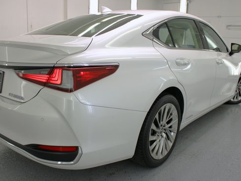 Used 2019 Lexus ES 300h Luxury image 15