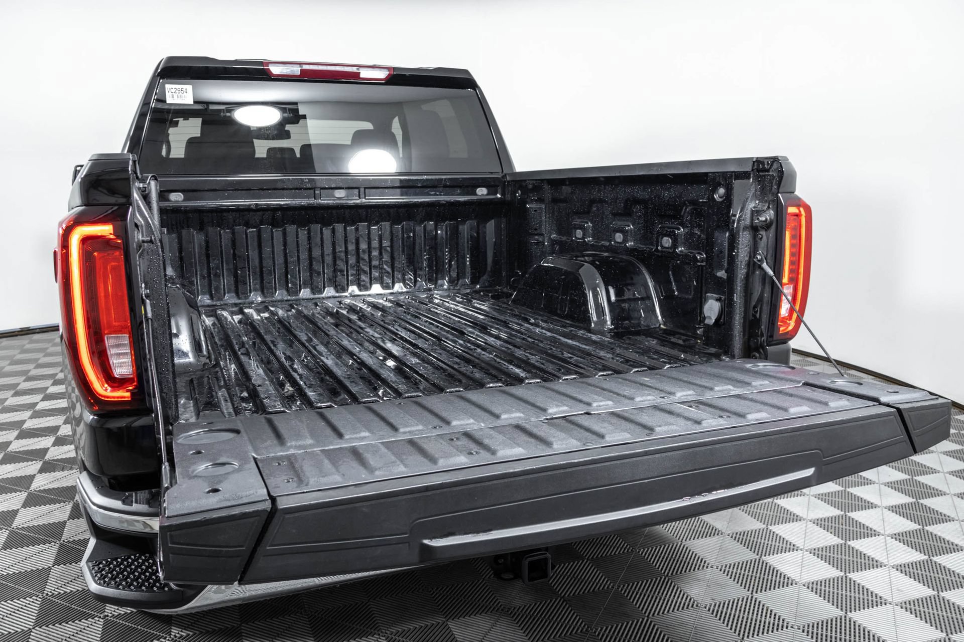 Used 2025 GMC Sierra 1500 SLT AWD/4WD image 17