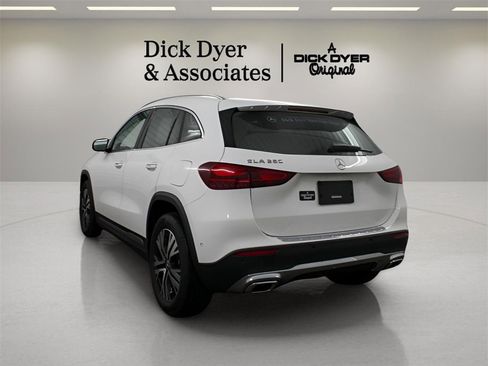 Used 2026 Mercedes-Benz GLA 250 image 4