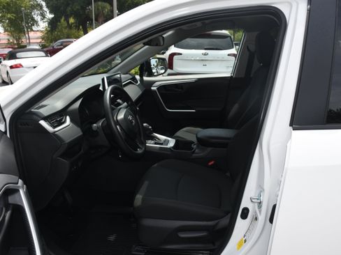 Used 2025 Toyota RAV4 LE AWD/4WD image 7
