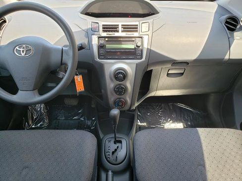 Used 2010 Toyota Yaris 4-Door Hatchback FWD image 14