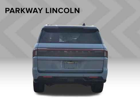 Used 2026 Lincoln Navigator L Reserve AWD/4WD image 4