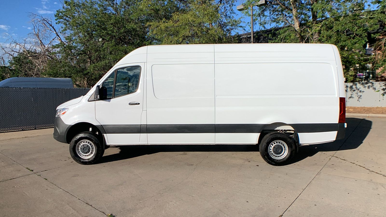 Used 2024 Mercedes-Benz Sprinter 2500 image 2
