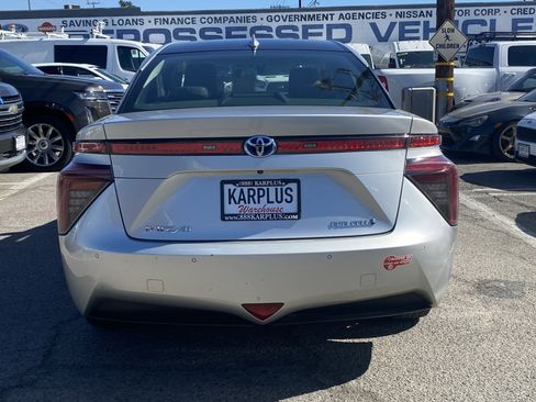 Used 2017 Toyota Mirai image 9