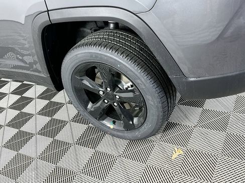 New 2025 Jeep Grand Cherokee Altitude image 38