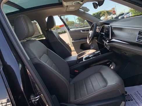 Used 2025 Volkswagen Atlas SEL AWD/4WD image 14