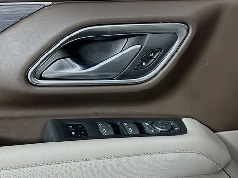 Used 2022 GMC Yukon SLT w/ SLT Premium Package image 17