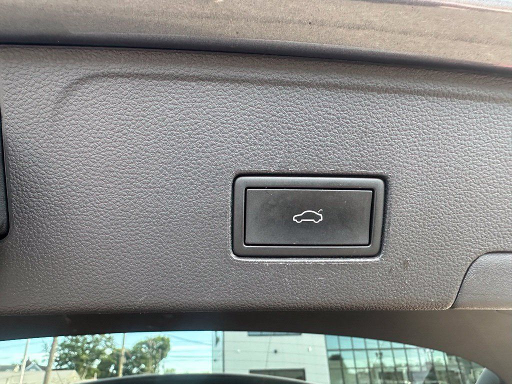 Certified 2023 Volkswagen Atlas Cross Sport SE FWD image 10