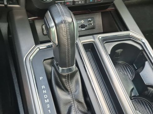 Used 2015 Ford F150 Platinum w/ Equipment Group 701A Luxury AWD/4WD image 34