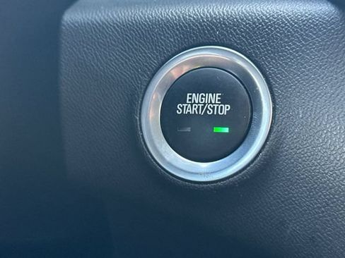 Used 2024 GMC Terrain SLE FWD image 25