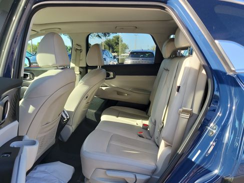 Used 2024 Kia Sorento S w/ Panoramic Sunroof Package FWD image 11