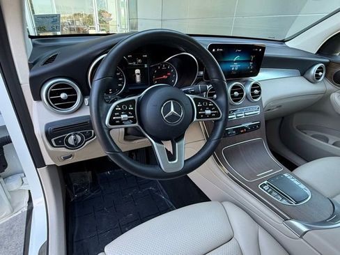 Used 2022 Mercedes-Benz GLC 300 4MATIC image 11