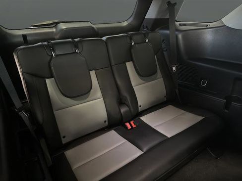 Used 2022 Ford Explorer XLT w/ Equipment Group 202A image 31