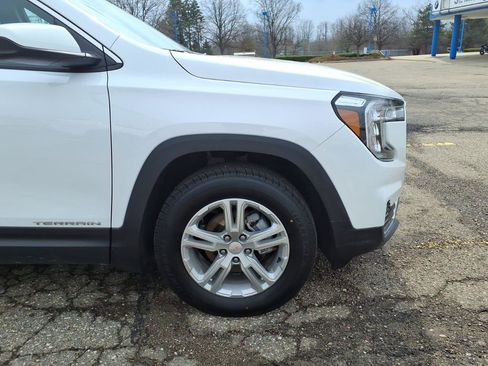 Used 2023 GMC Terrain SLE w/ Driver Convenience Package image 24