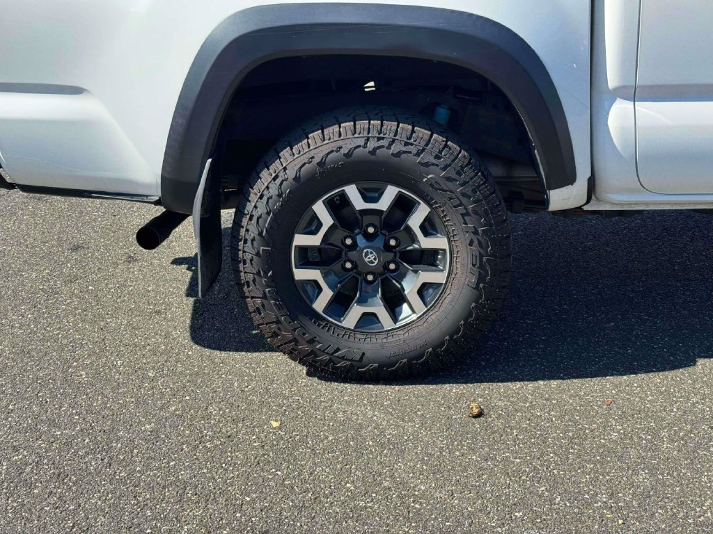 Used 2021 Toyota Tacoma TRD Off-Road AWD/4WD image 10