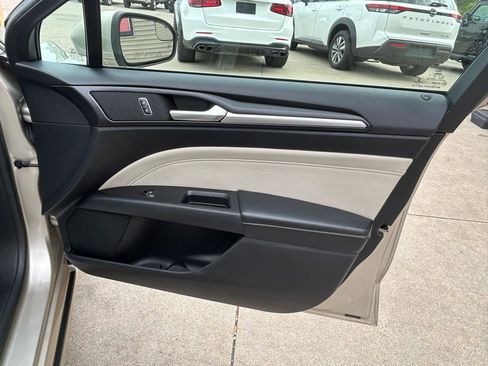 Used 2018 Ford Fusion Titanium AWD/4WD image 16