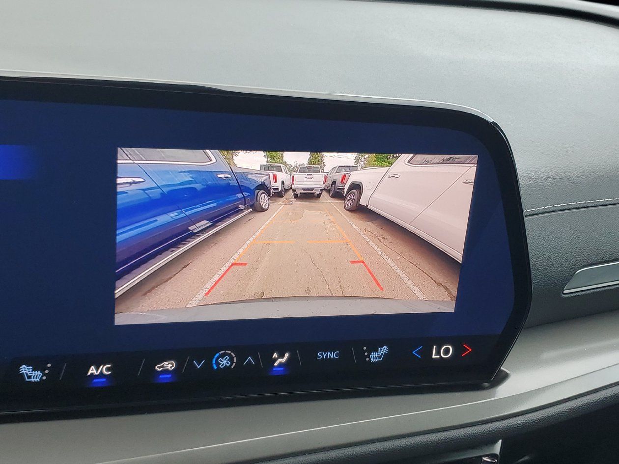 Used 2026 Chevrolet Traverse LT FWD image 20