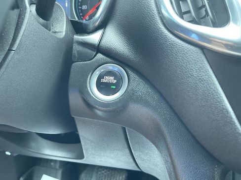 Certified 2023 Chevrolet Equinox LT FWD image 17