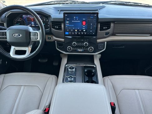 Used 2024 Ford Expedition Limited image 13