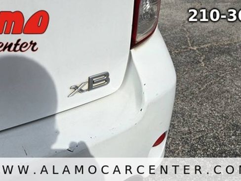 Used 2014 Scion xB FWD image 12