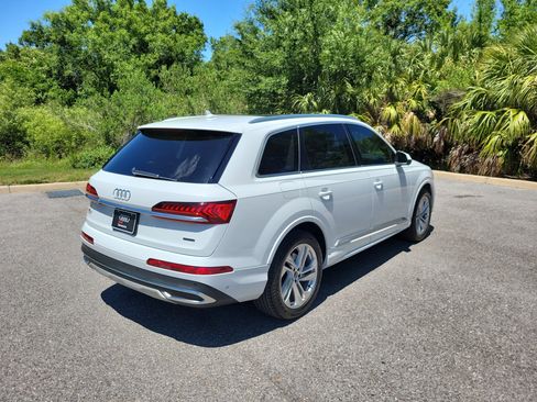 Used 2021 Audi Q7 3.0T Premium Plus w/ Premium Plus Package AWD/4WD image 4