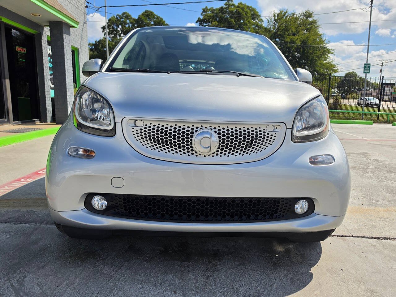 Used 2016 smart fortwo passion w/ Sport Package RWD image 8