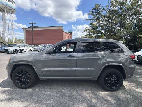Used 2019 Jeep Grand Cherokee Altitude AWD/4WD image 7