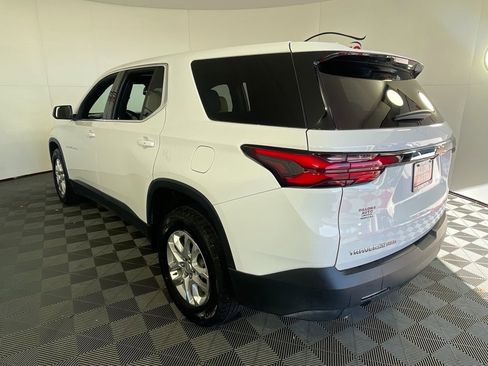 Used 2022 Chevrolet Traverse LS image 4